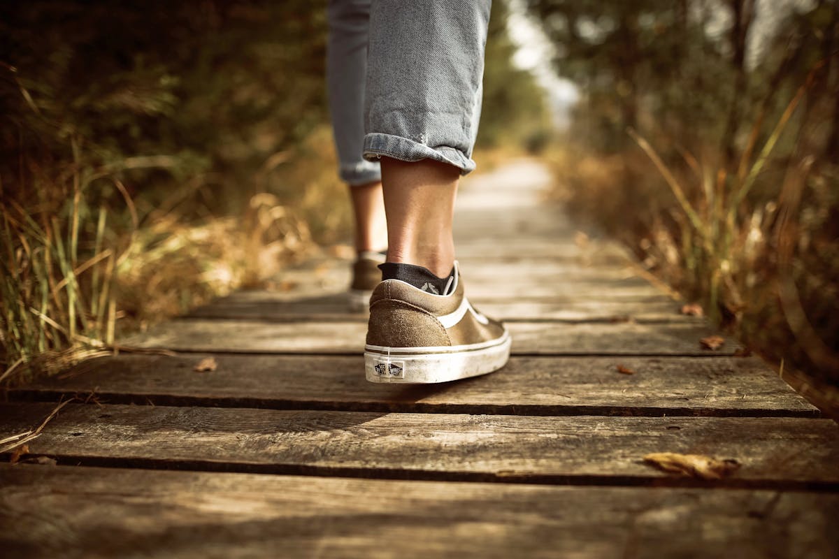 What are the benefits of walking? Learn all about this exercise!